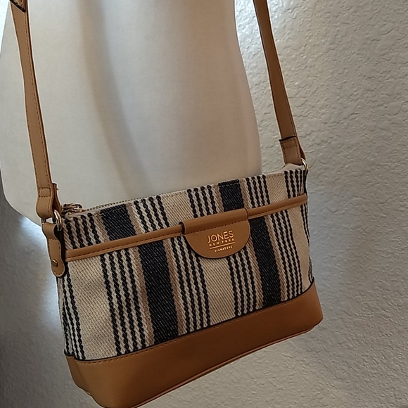 Jones New York Handbags - NWOT Jones New York Crossbody Bag